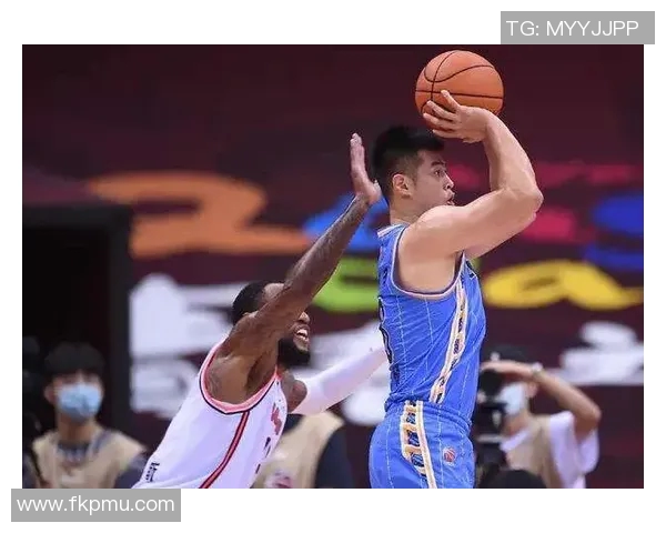 杭州篮球队比赛经验引发热议球迷对战术和表现的不同看法